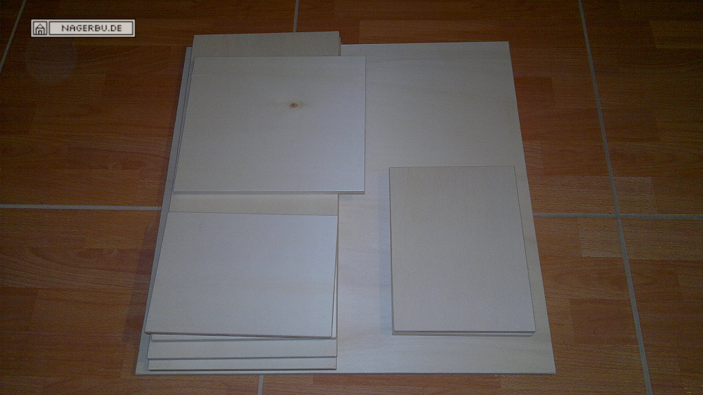 Eckhaus 450x450x210mm mit Schwenktür