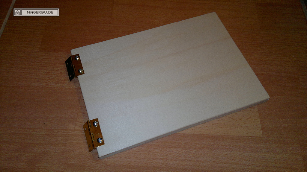 Eckhaus 450x450x210mm mit Schwenktür