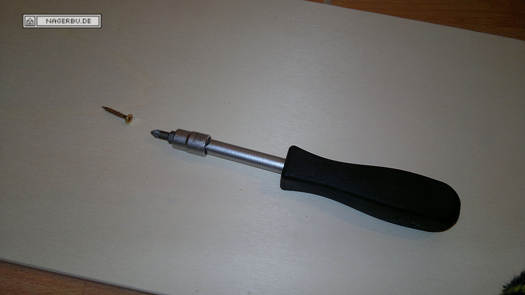 Eckhaus 450x450x210mm mit Schwenktür