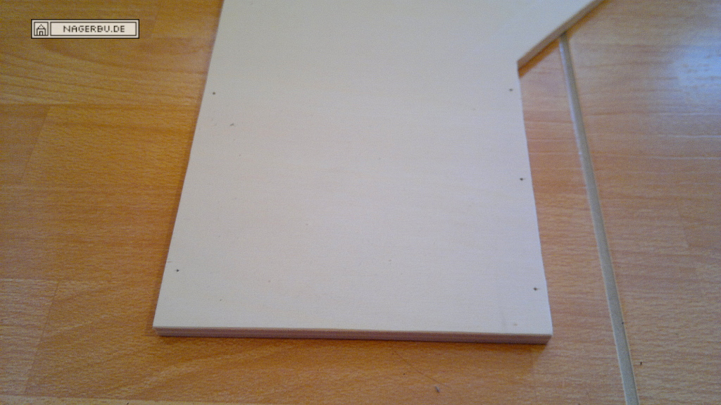 Eckhaus 450x450x210mm mit Schwenktür