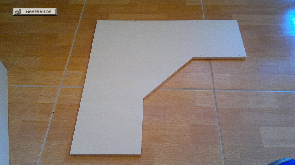 Eckhaus 450x450x210mm mit Schwenktür