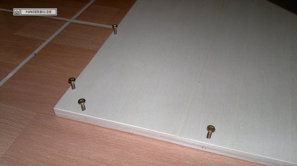 Eckhaus 450x450x210mm mit Schwenktür