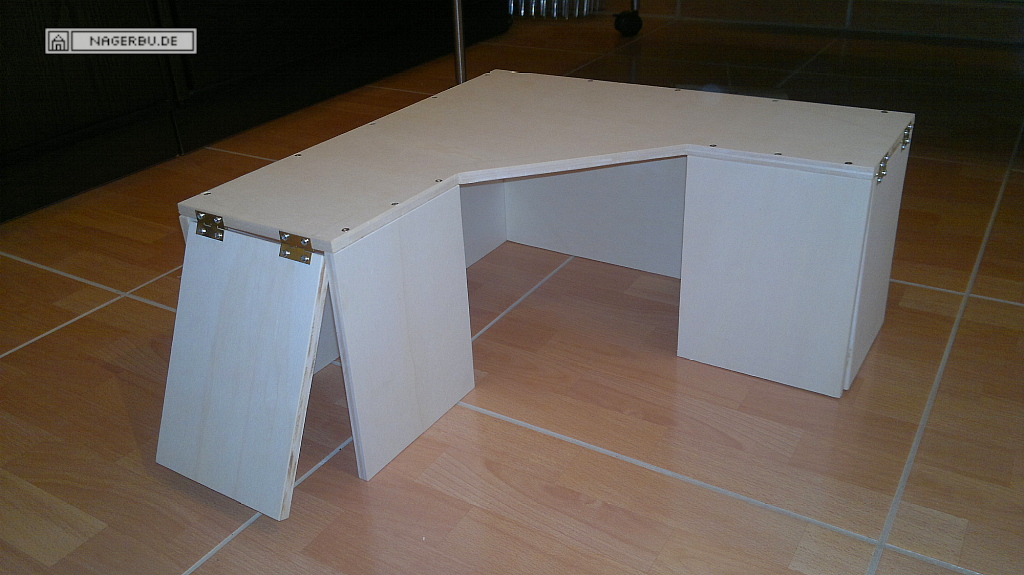 Eckhaus 450x450x210mm mit Schwenktür